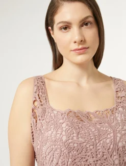 Abito con ricamo macramè