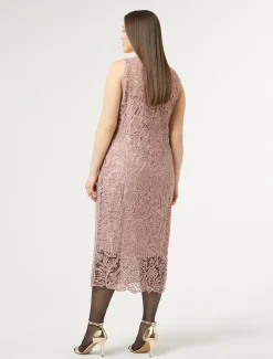 Abito con ricamo macramè