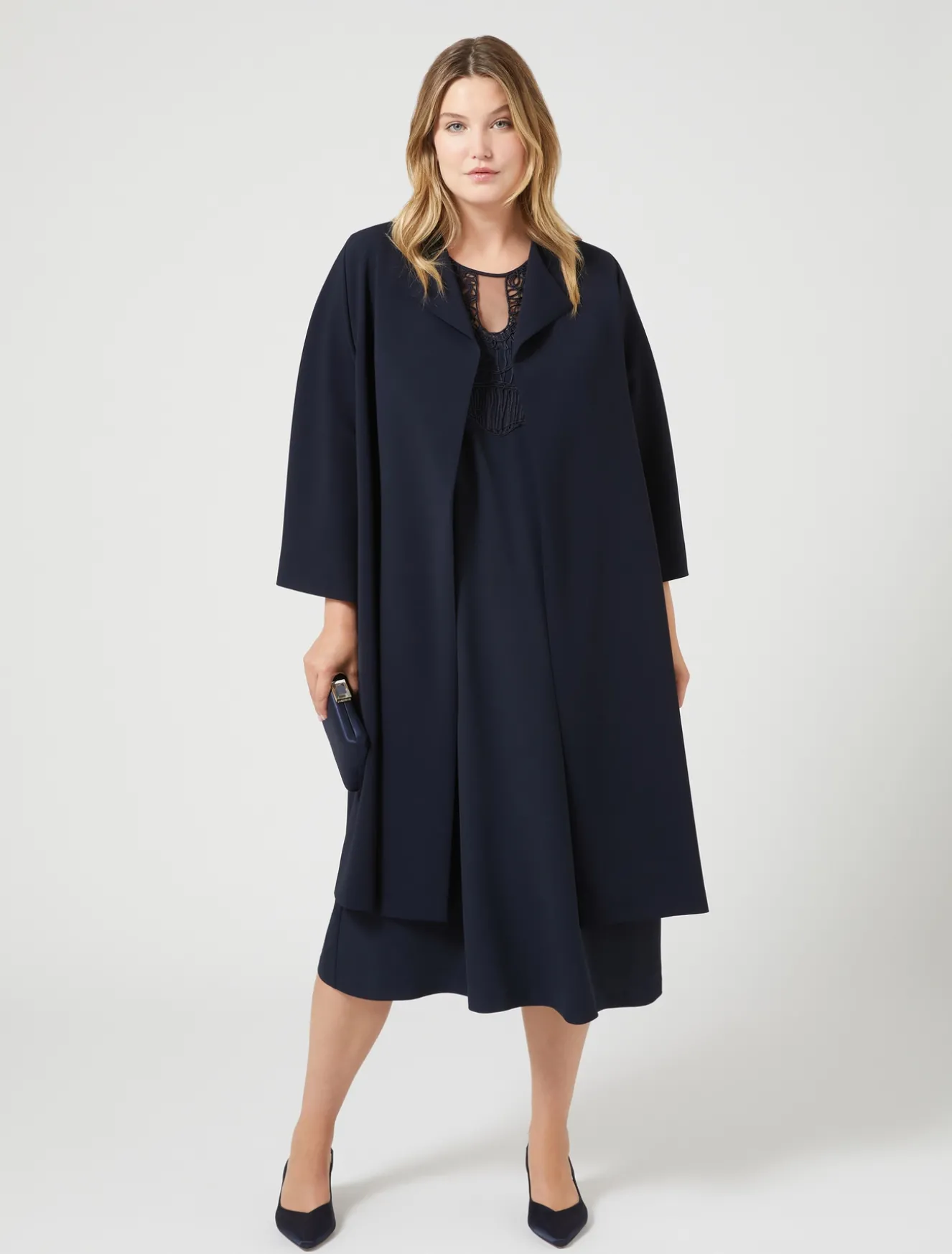 Abito in crêpe con ricamo