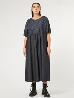 Abito in denim con ricamo