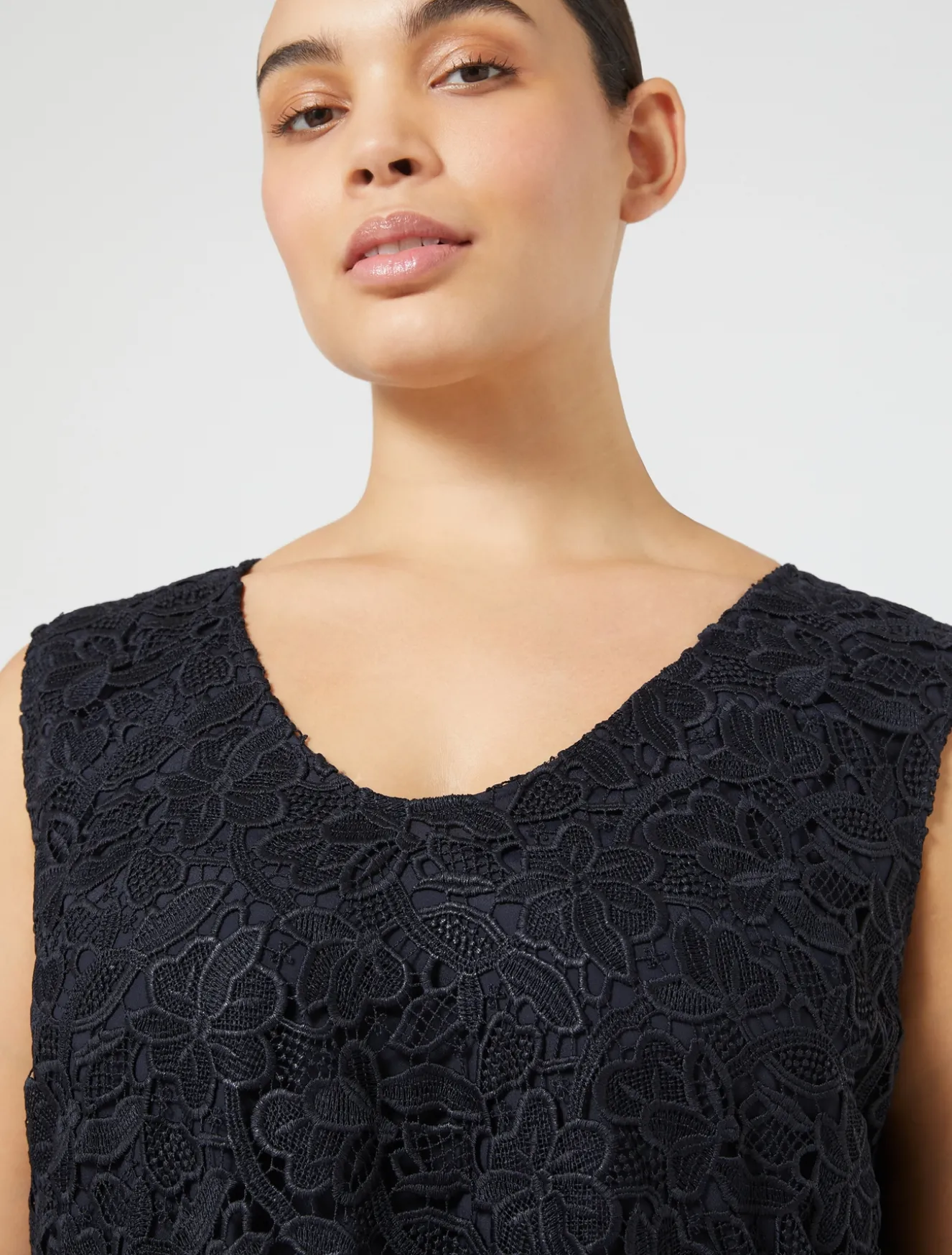 Abito in pizzo laminato