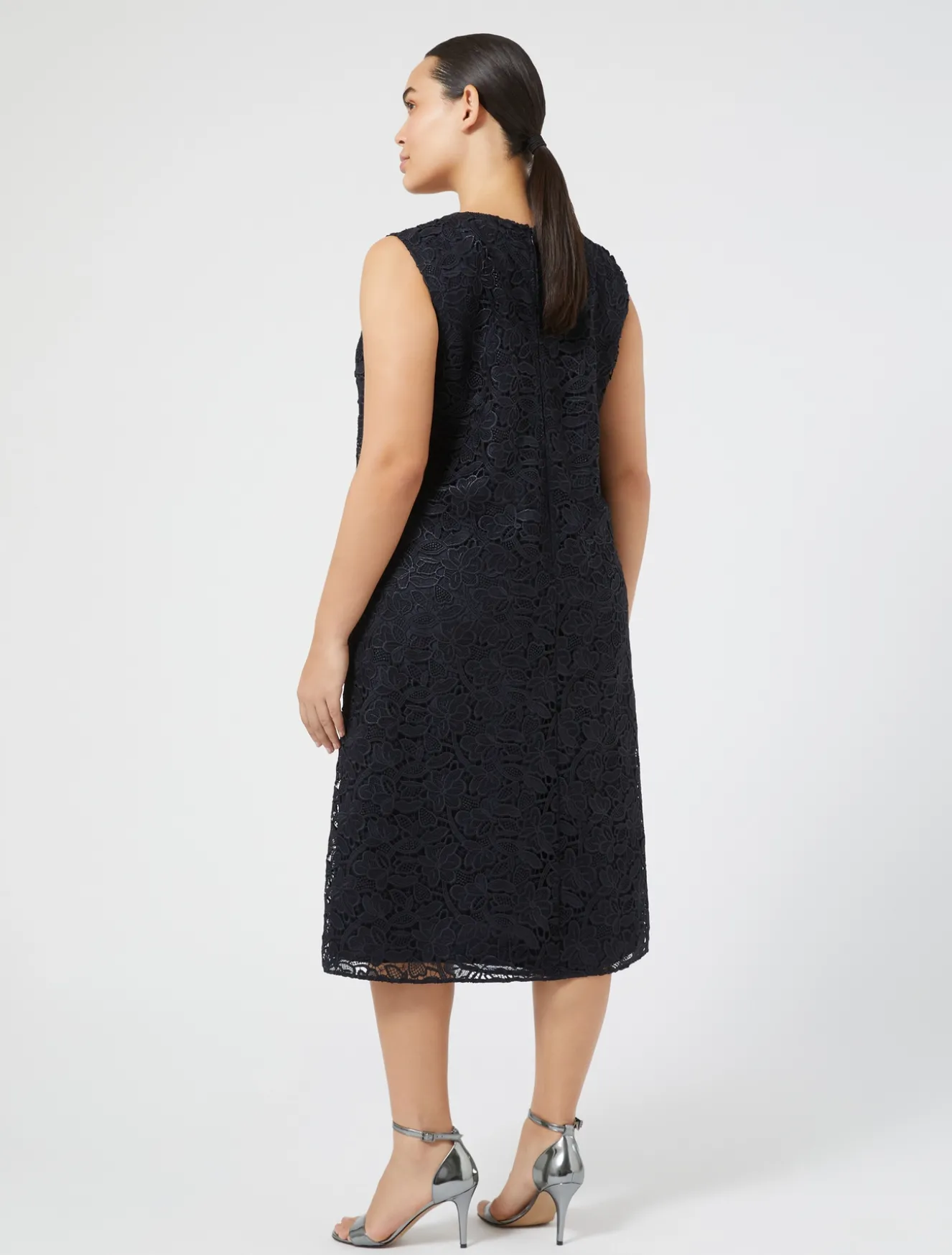 Abito in pizzo laminato