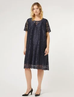 Abito in tulle ricamato