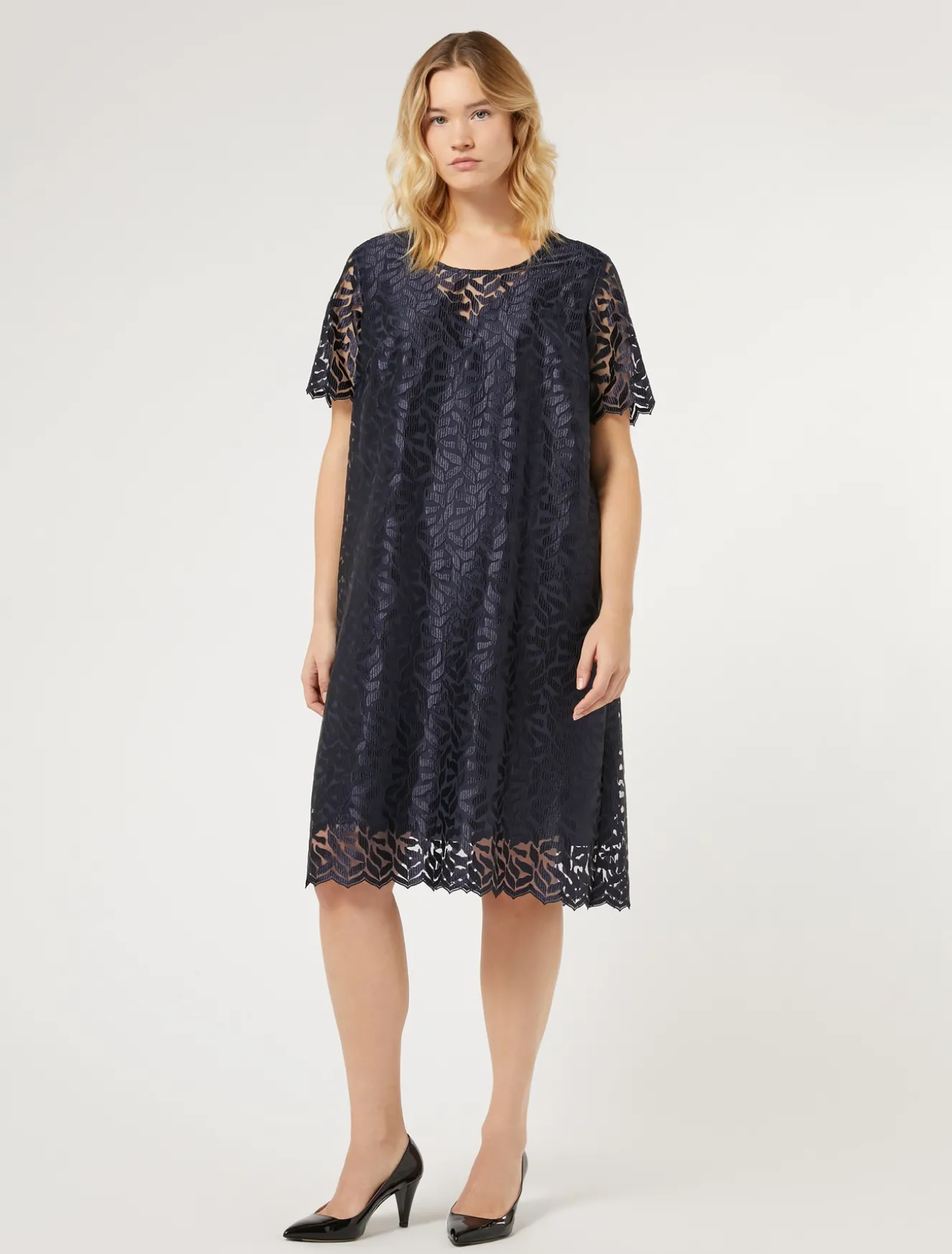 Abito in tulle ricamato