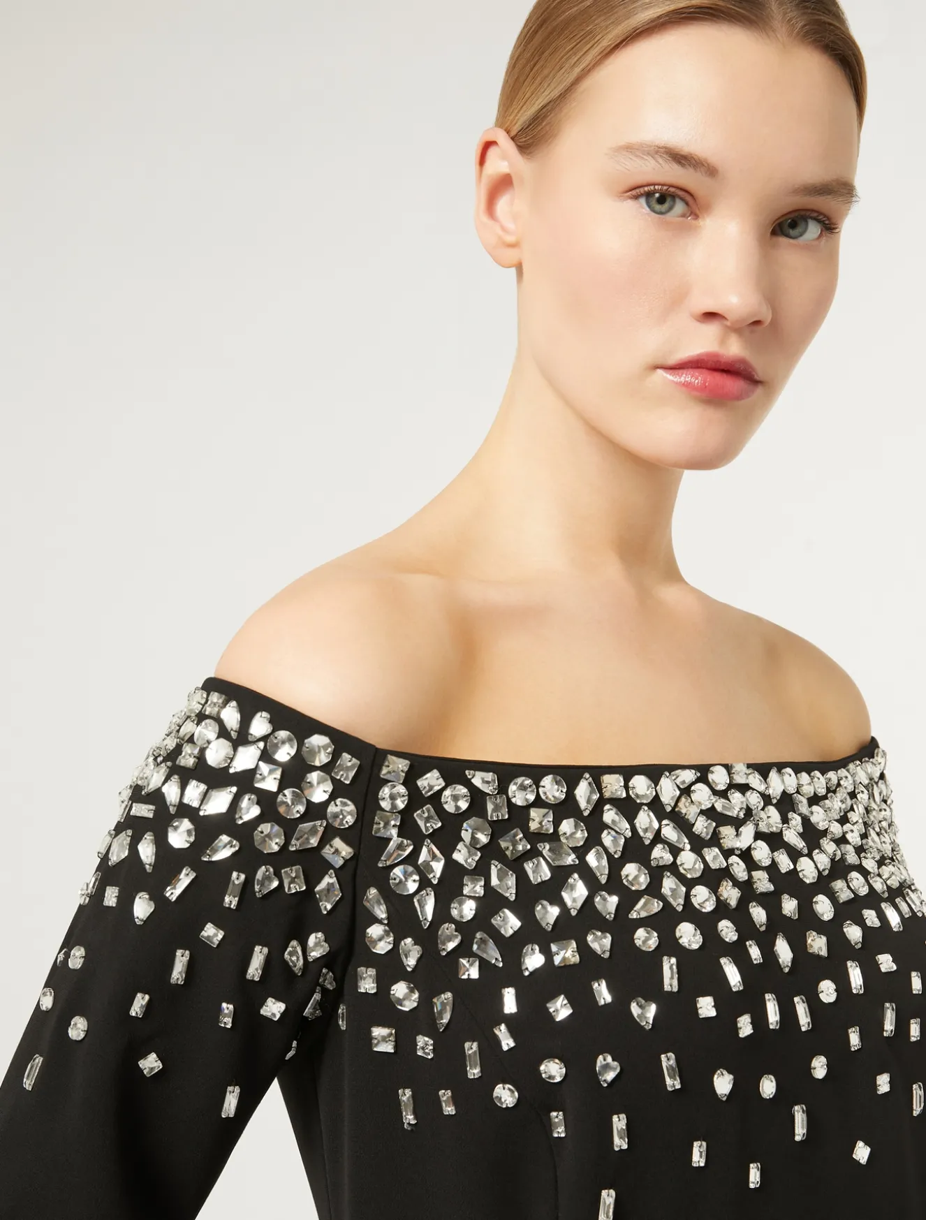 Abito lungo in cady con ricamo