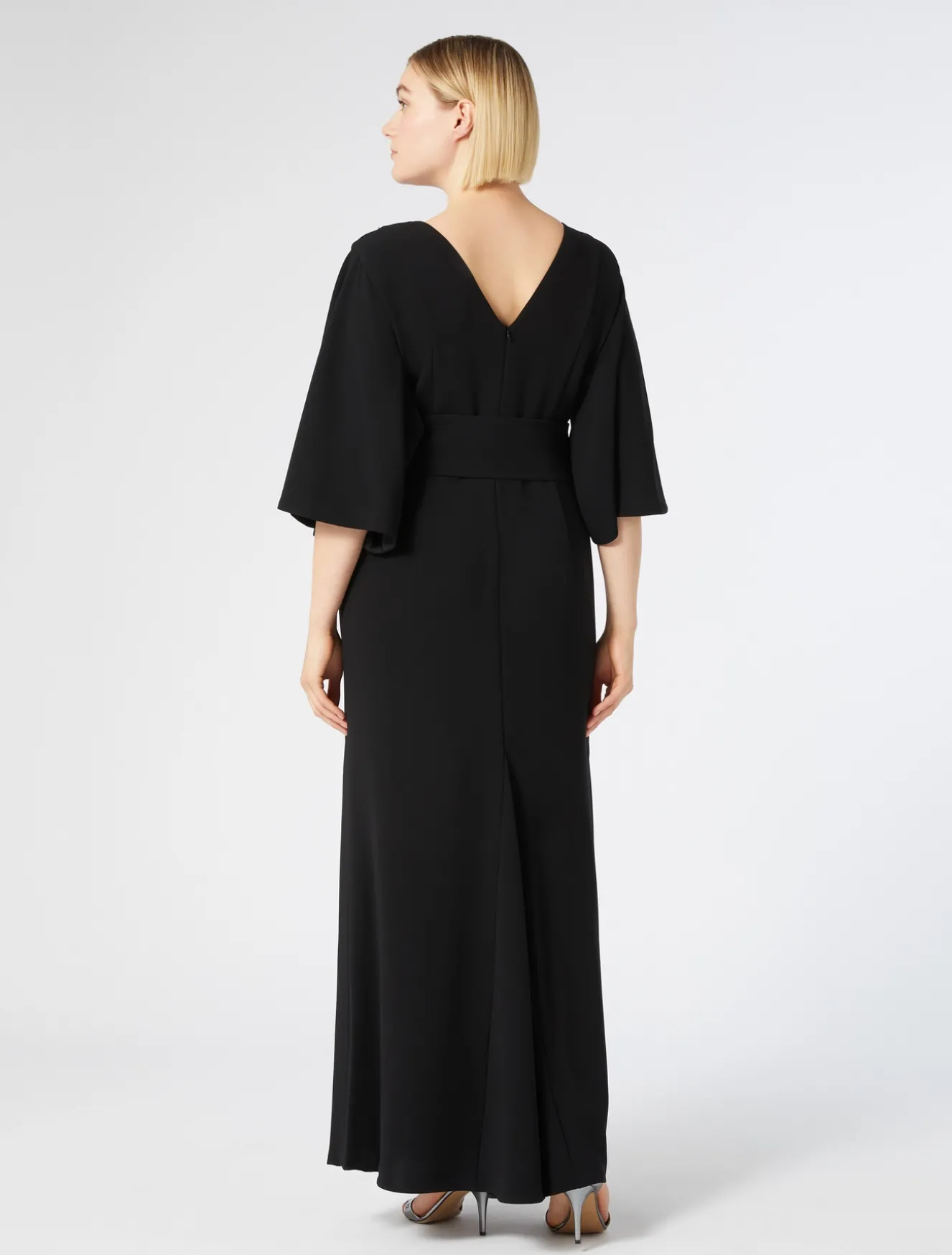 Abito lungo in cady con ricami