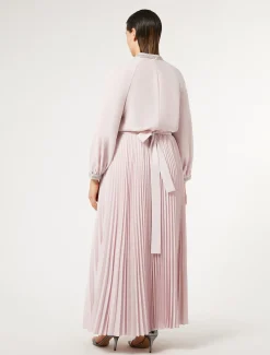 Abito lungo in crêpe con ricami