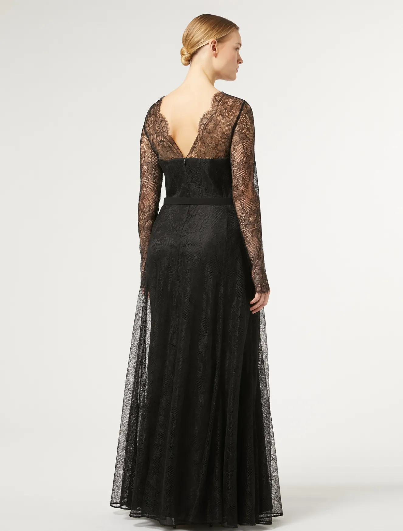 Abito lungo in pizzo