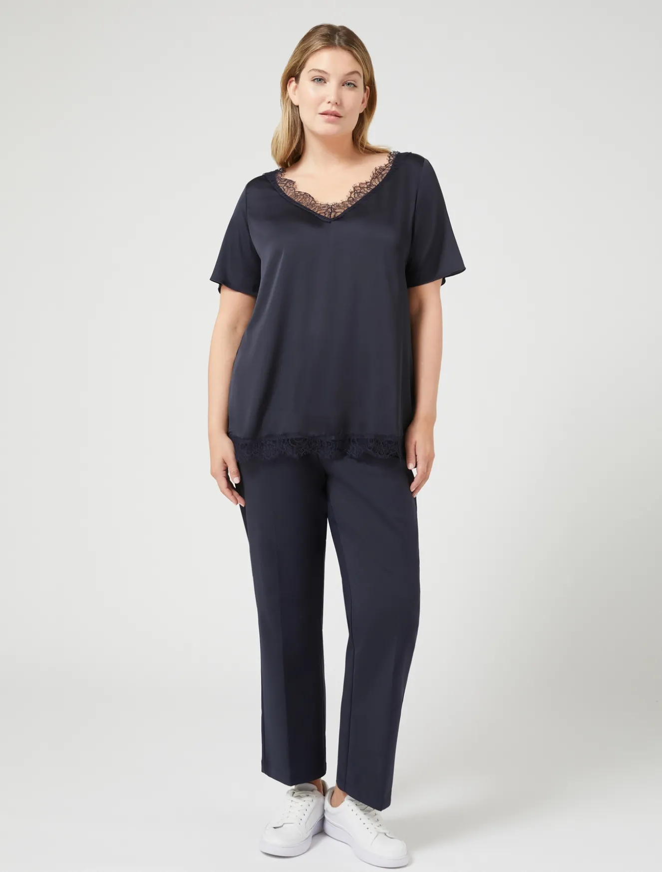 Blusa con dettagli in pizzo