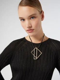 Collana con ciondoli geometrici