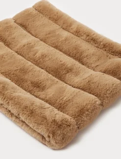 Collo in tessuto effetto pelliccia