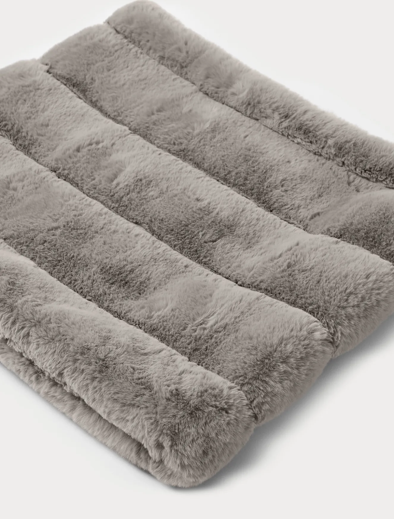 Collo in tessuto effetto pelliccia