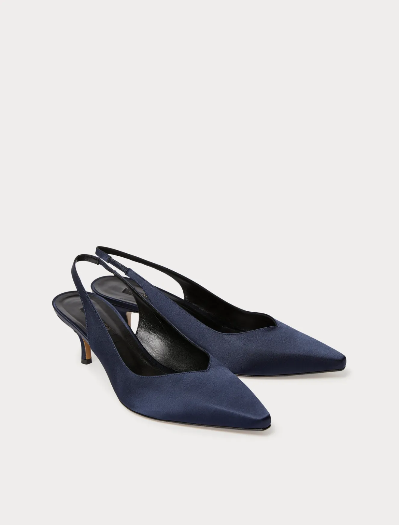 Décolleté sling back in raso