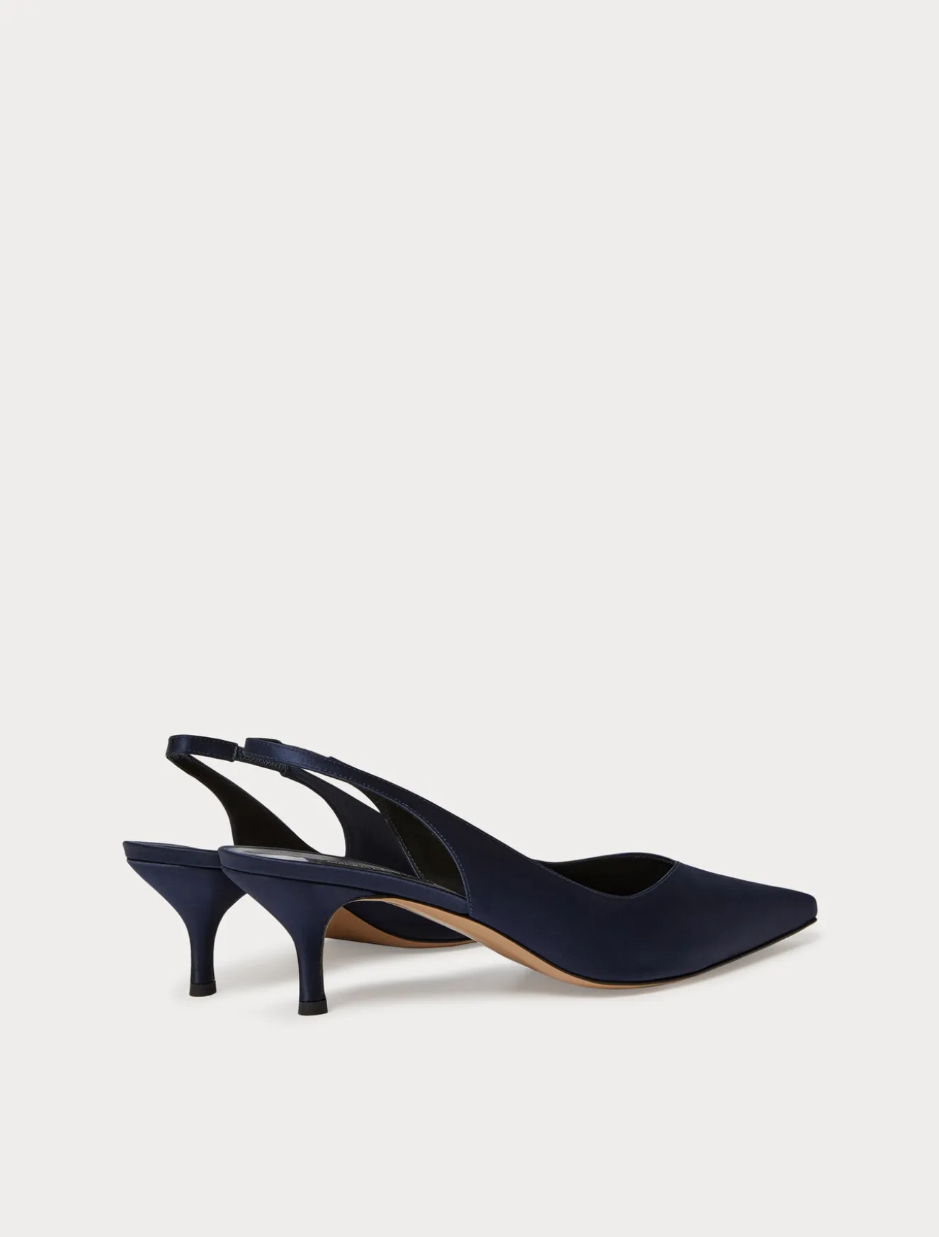 Décolleté sling back in raso