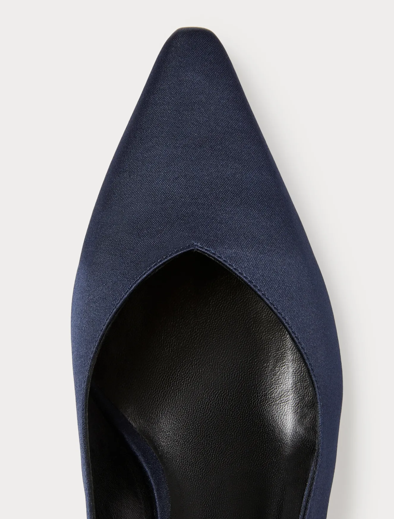 Décolleté sling back in raso