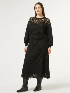 Gonna con ricamo macramè