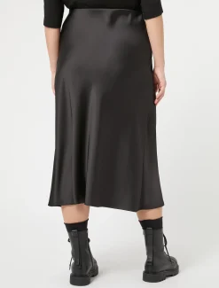 Gonna in raso fluido