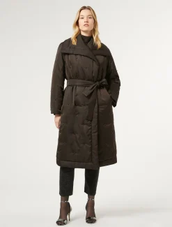 Imbottito in raso ricamato