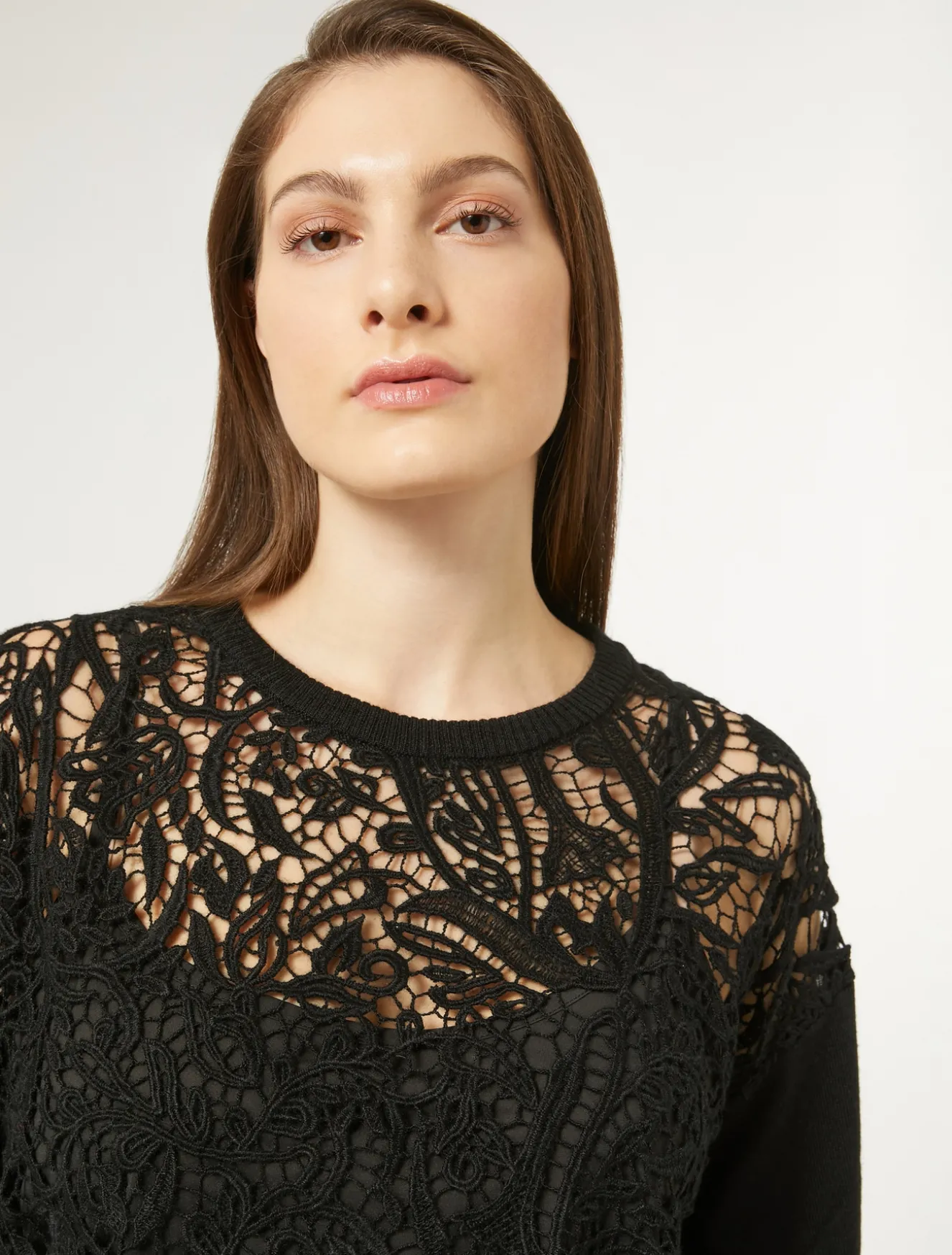 Maglia con ricamo macramè