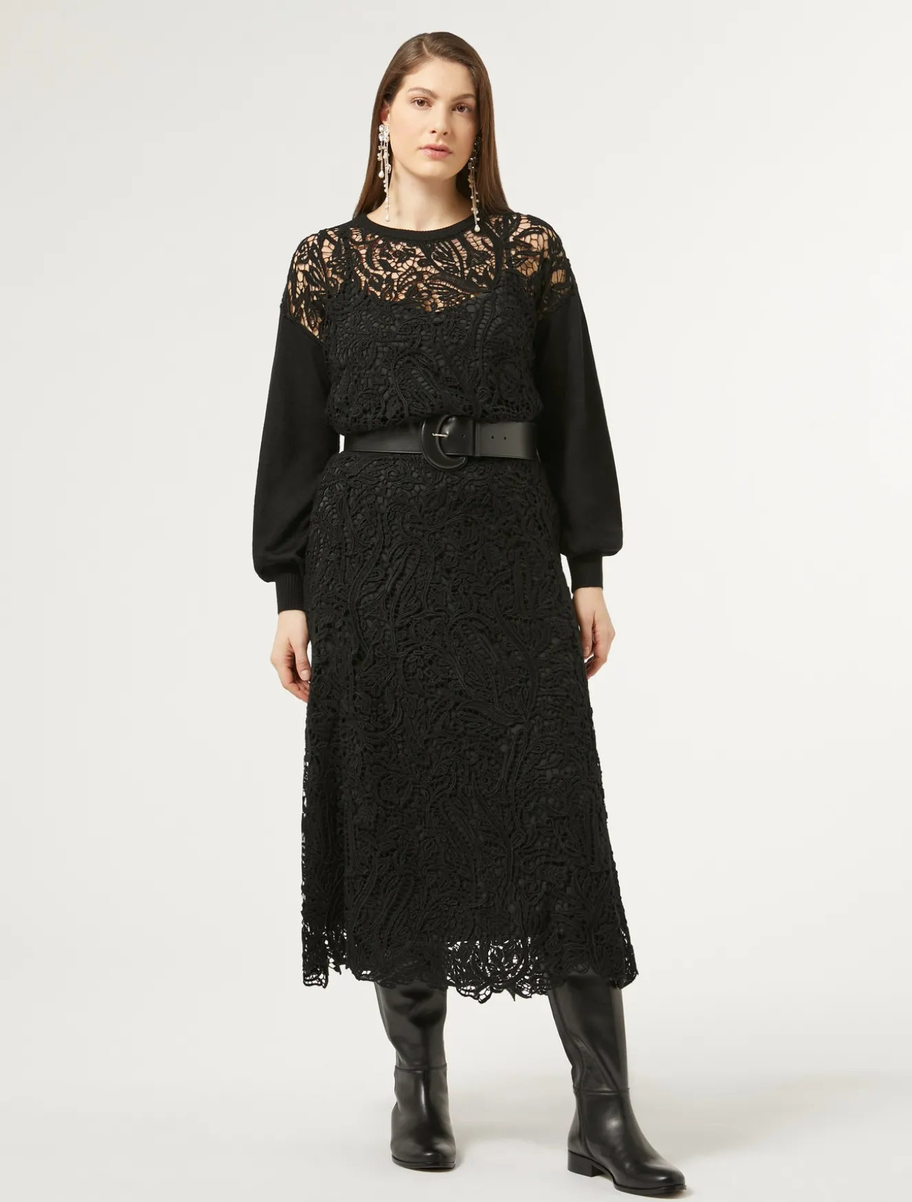 Maglia con ricamo macramè