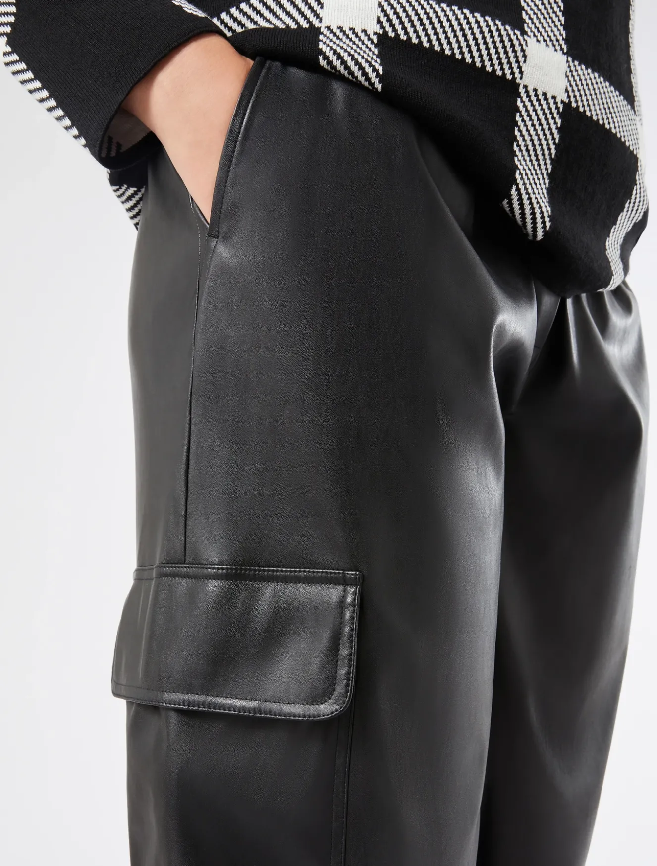 Pantaloni in tessuto tecnico