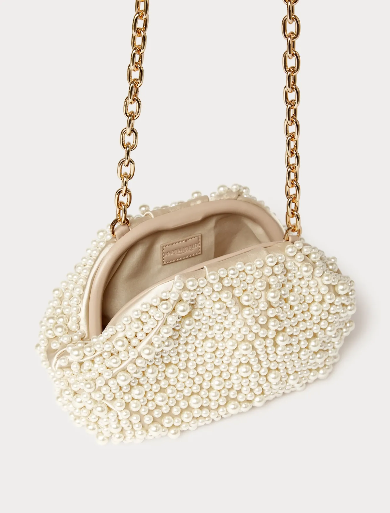 Pochette in raso con perle