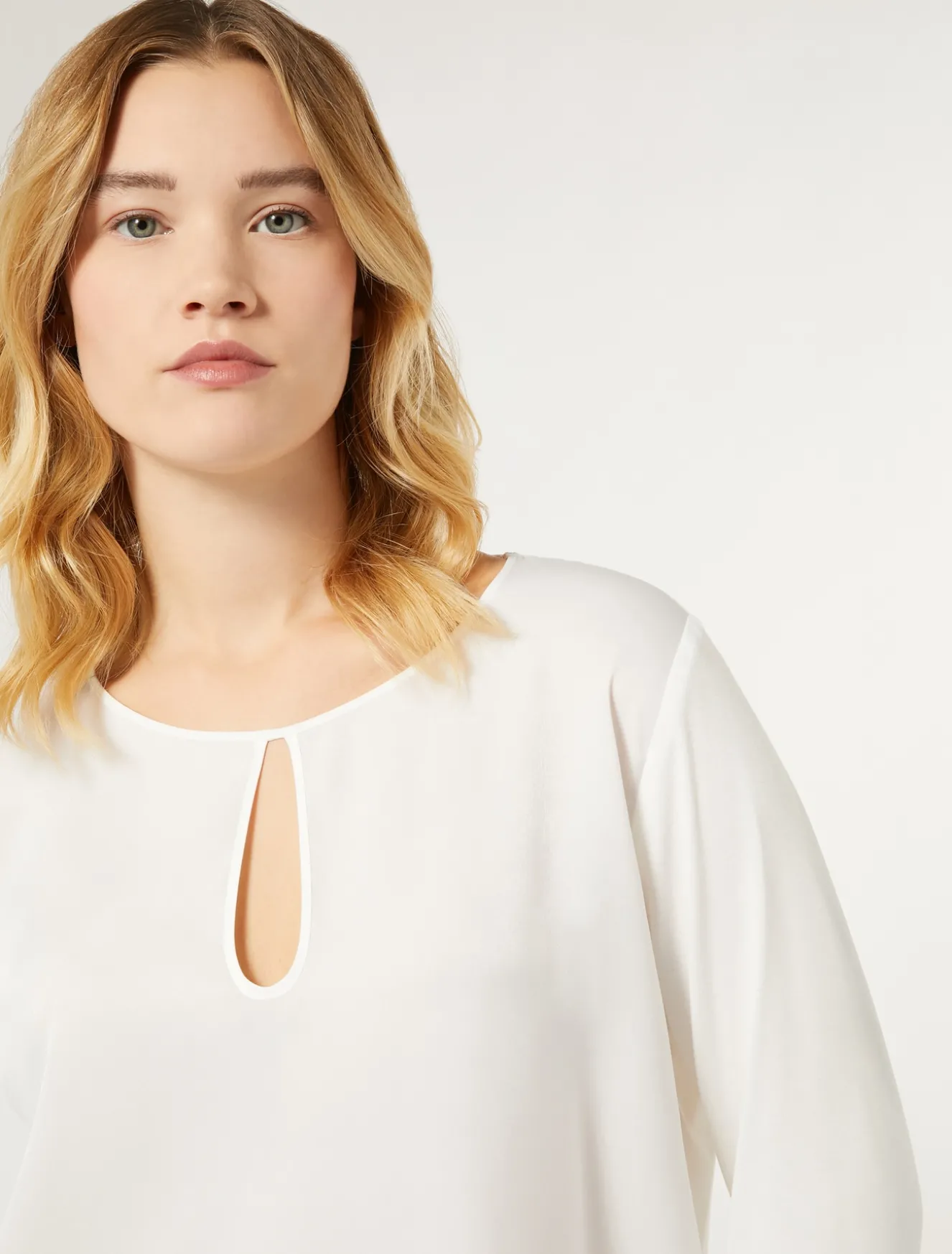 T-shirt in jersey di viscosa e raso